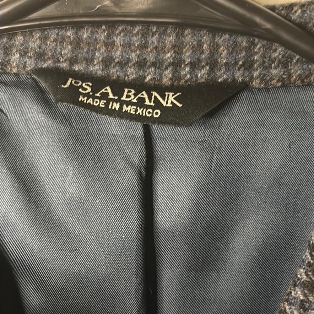 Men's Jos A Bank Blazer - Picture 8 of 13
